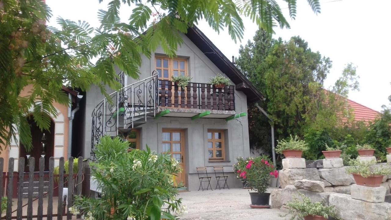 Vagabund Vendégház Etyek Exterior foto